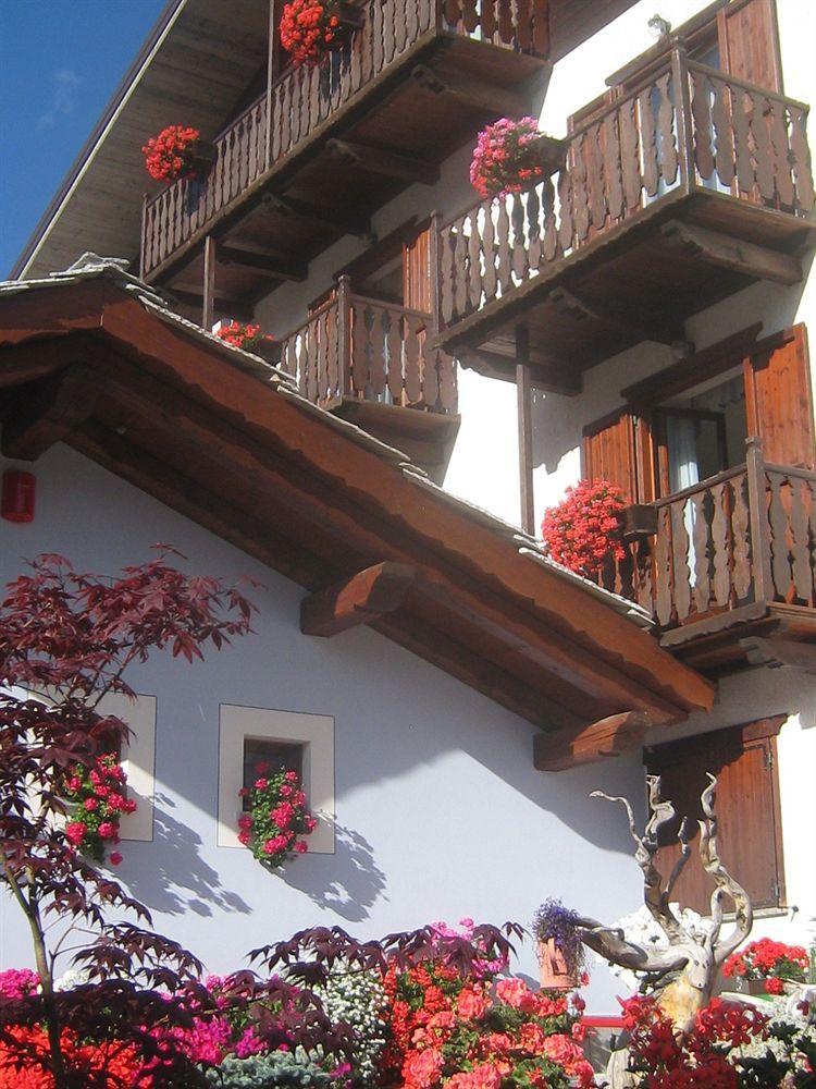 Hotel Villa Plinia Pragelato Exterior foto